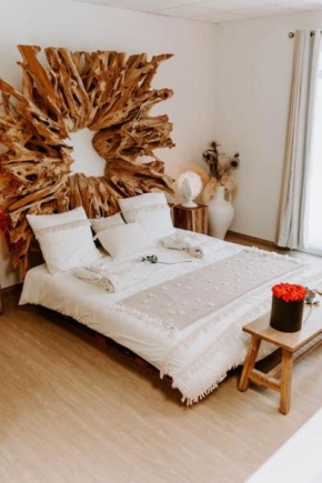 Suite de charme avec jacuzzi et cabine infrarouge